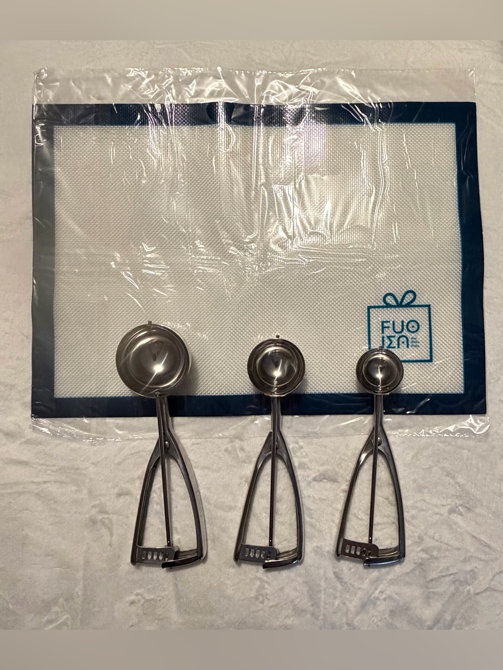 Stainless Steel Ice Cream Scoop Set with Silicone Mat